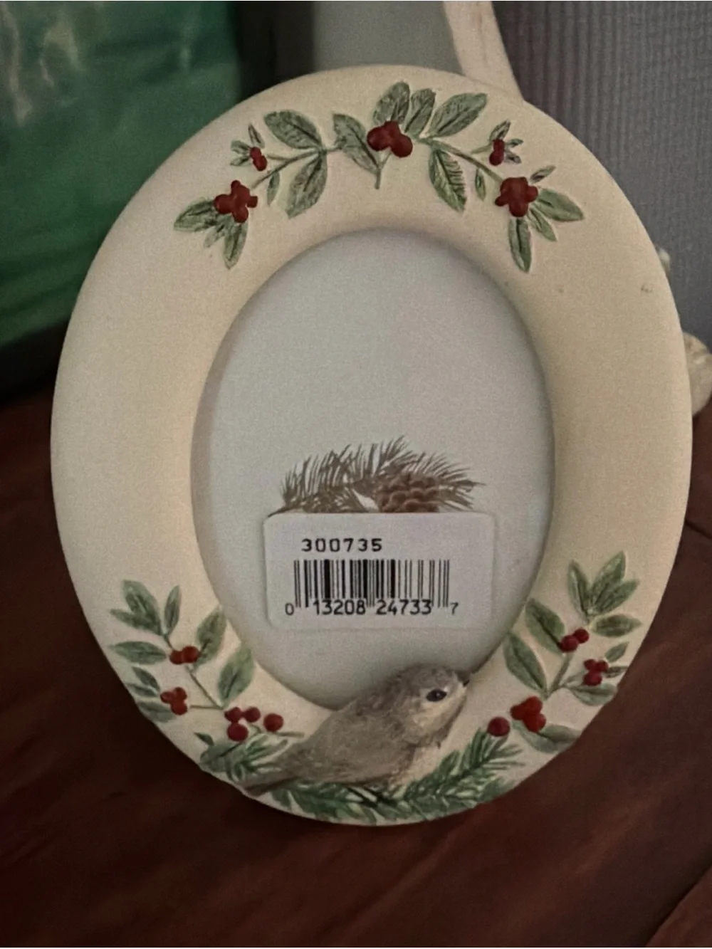 Decorative Cream Holiday Oval Photo Frame with Bird Accent 4 x 3 inches